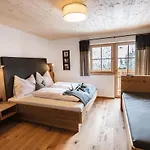Bergseegut Und Apartment Wagrain